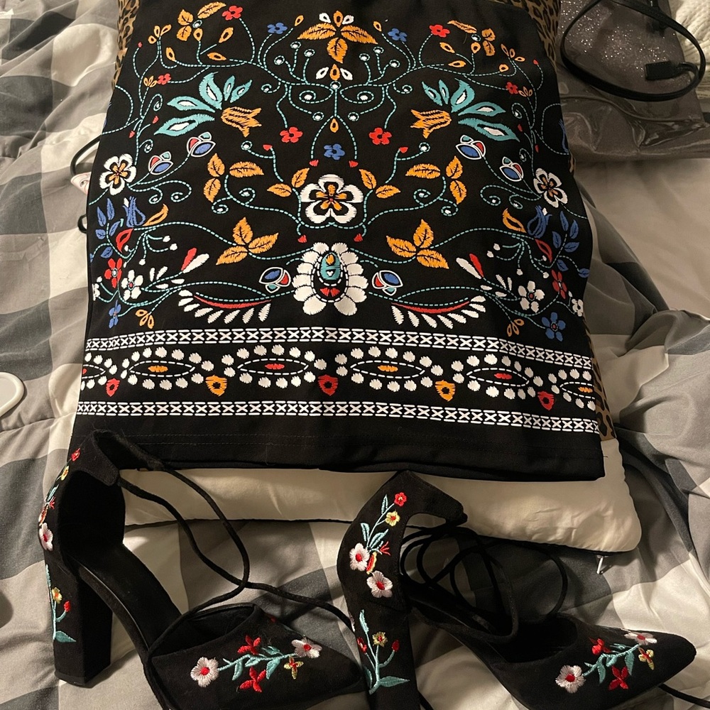 Skirt: size M (6) - also selling the matching heels: size 8 (see separate post)